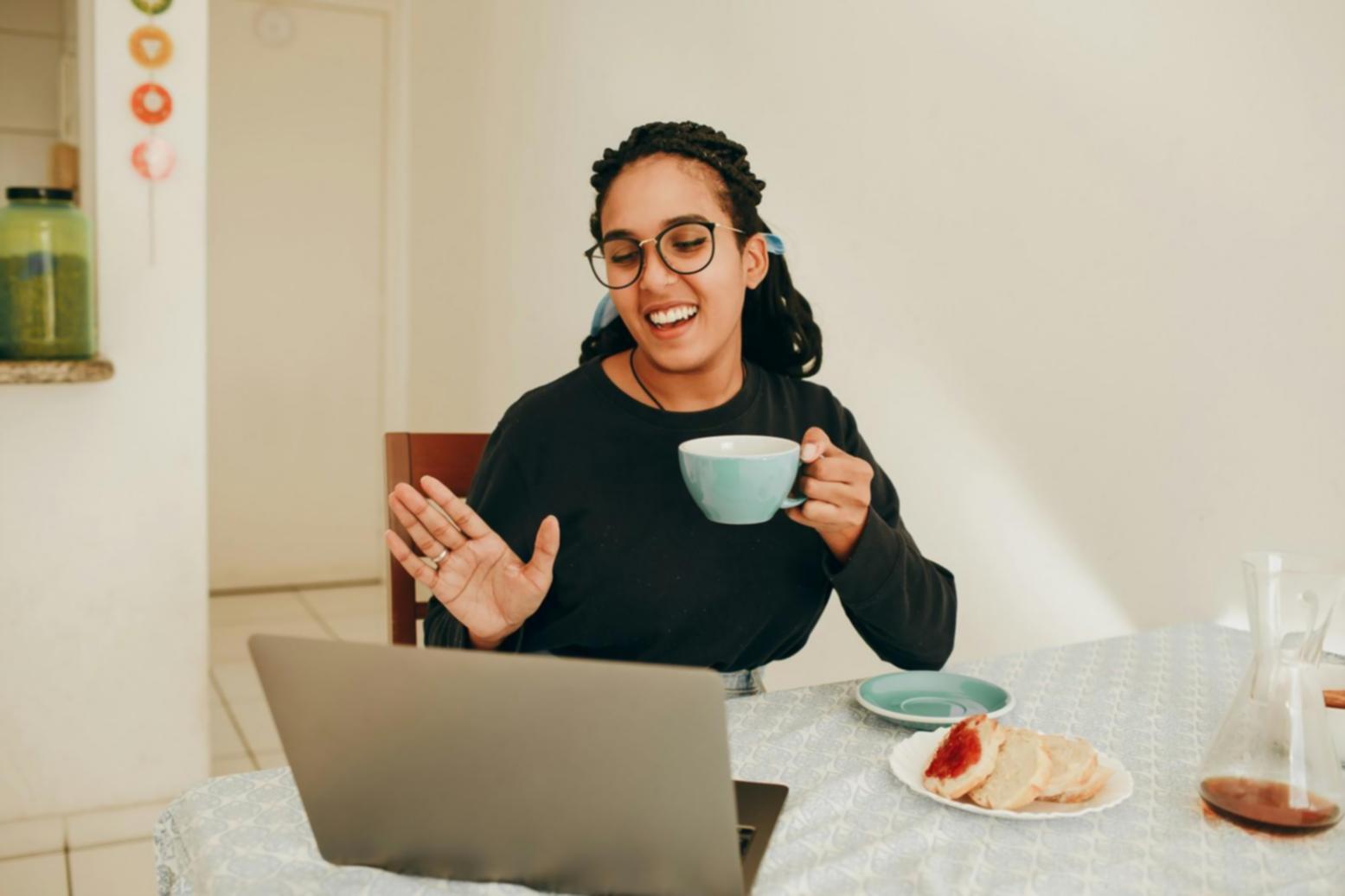 Teamarbeit an Finanzdokumenten